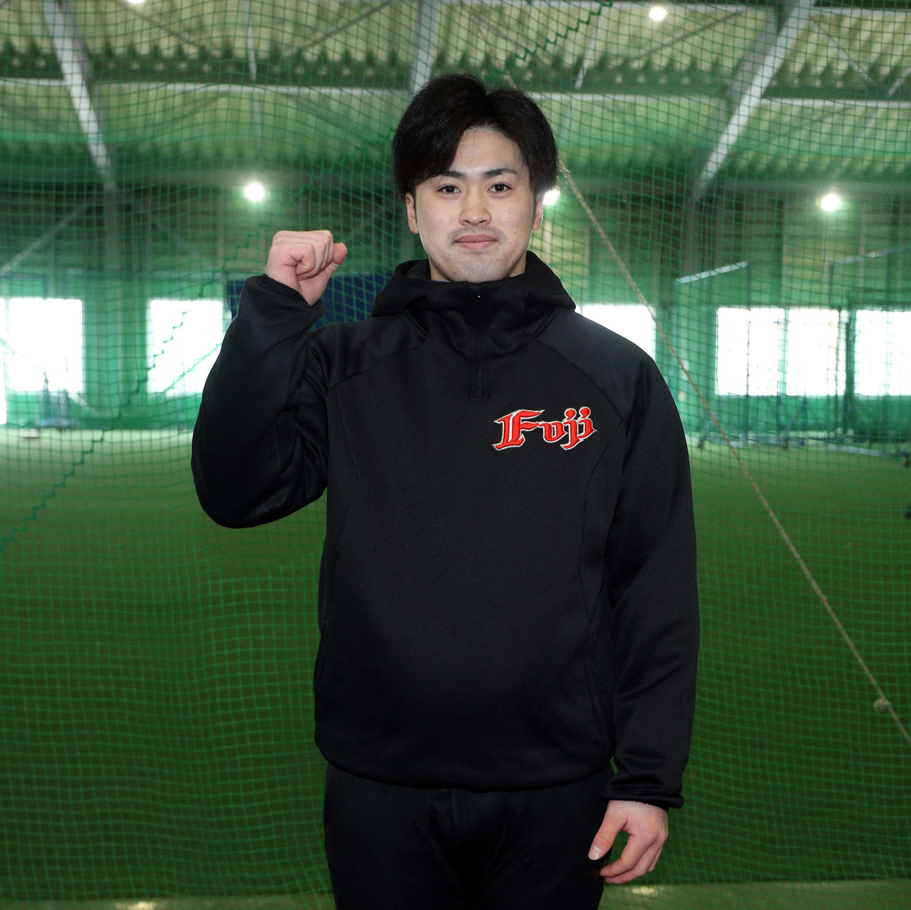 ガッツポーズする富士大・松坂主将（撮影・木村有優）