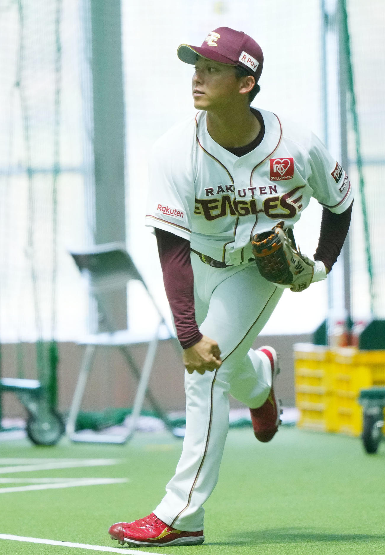 キャッチボールをする楽天宗山（撮影・横山健太）