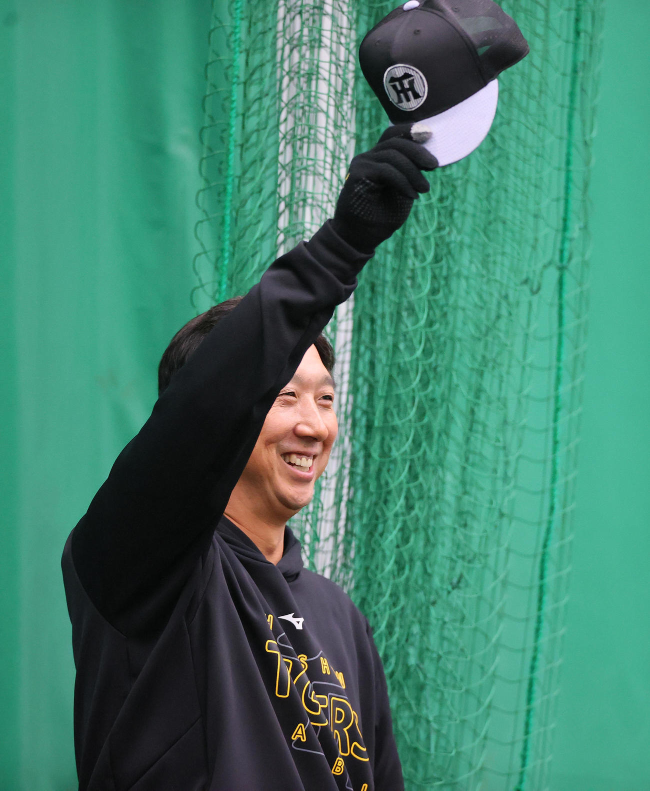 佐々木主浩氏にあいさつする阪神藤川監督（撮影・上山淳一）