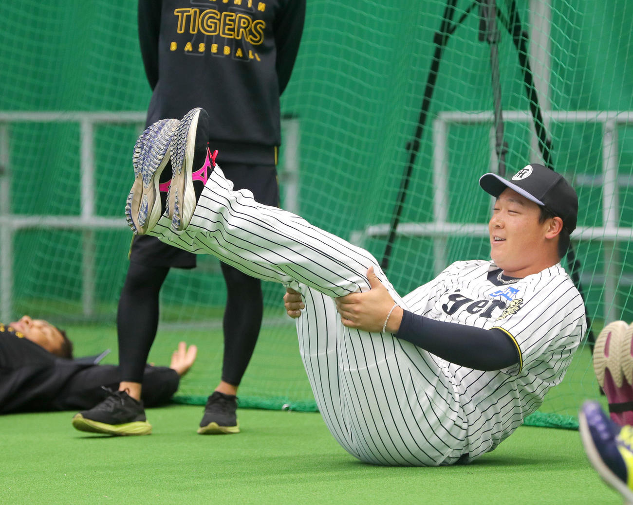 室内でトレーニングに励む阪神大山（撮影・上山淳一）