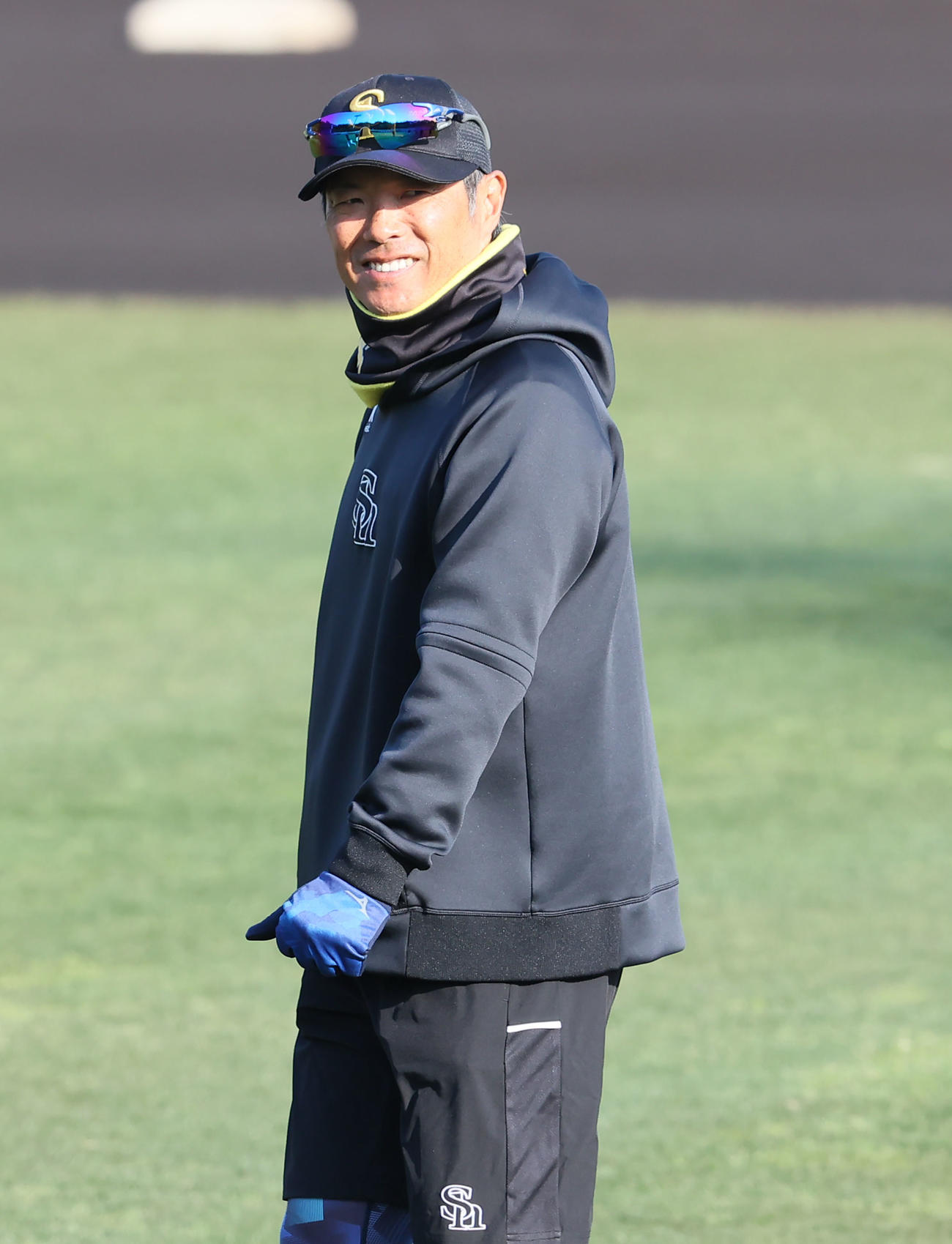 練習前、ナインに声をかける小久保監督（撮影・梅根麻紀）