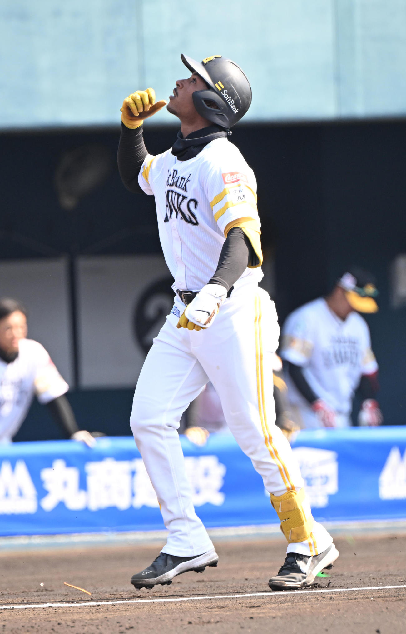 フトバンク対オリックス　1回裏ソフトバンク無死、ダウンズは左越え本塁打を放ち生還する（撮影・和賀正仁）