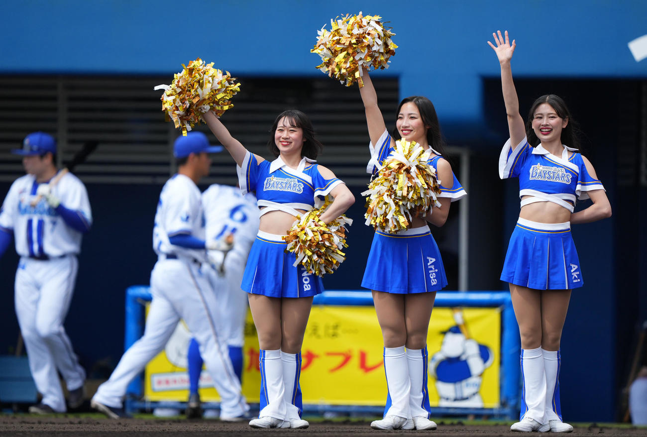 DeNA対巨人　会場を盛り上げるDiana（撮影・横山健太）