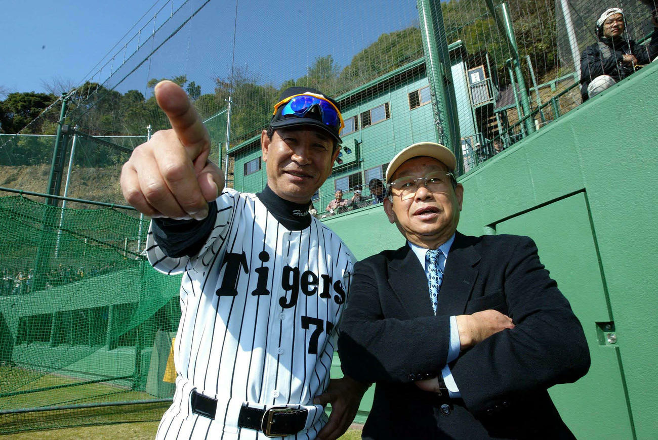 03年2月、安芸キャンプを視察し星野監督と