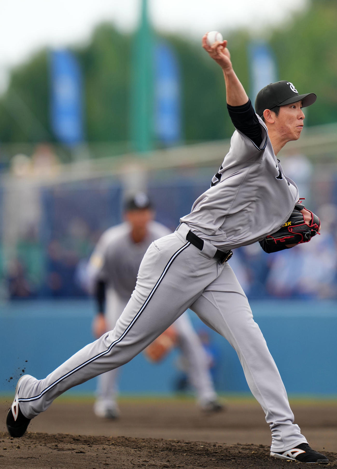 DeNA対巨人　力投する巨人先発の戸郷（撮影・横山健太）