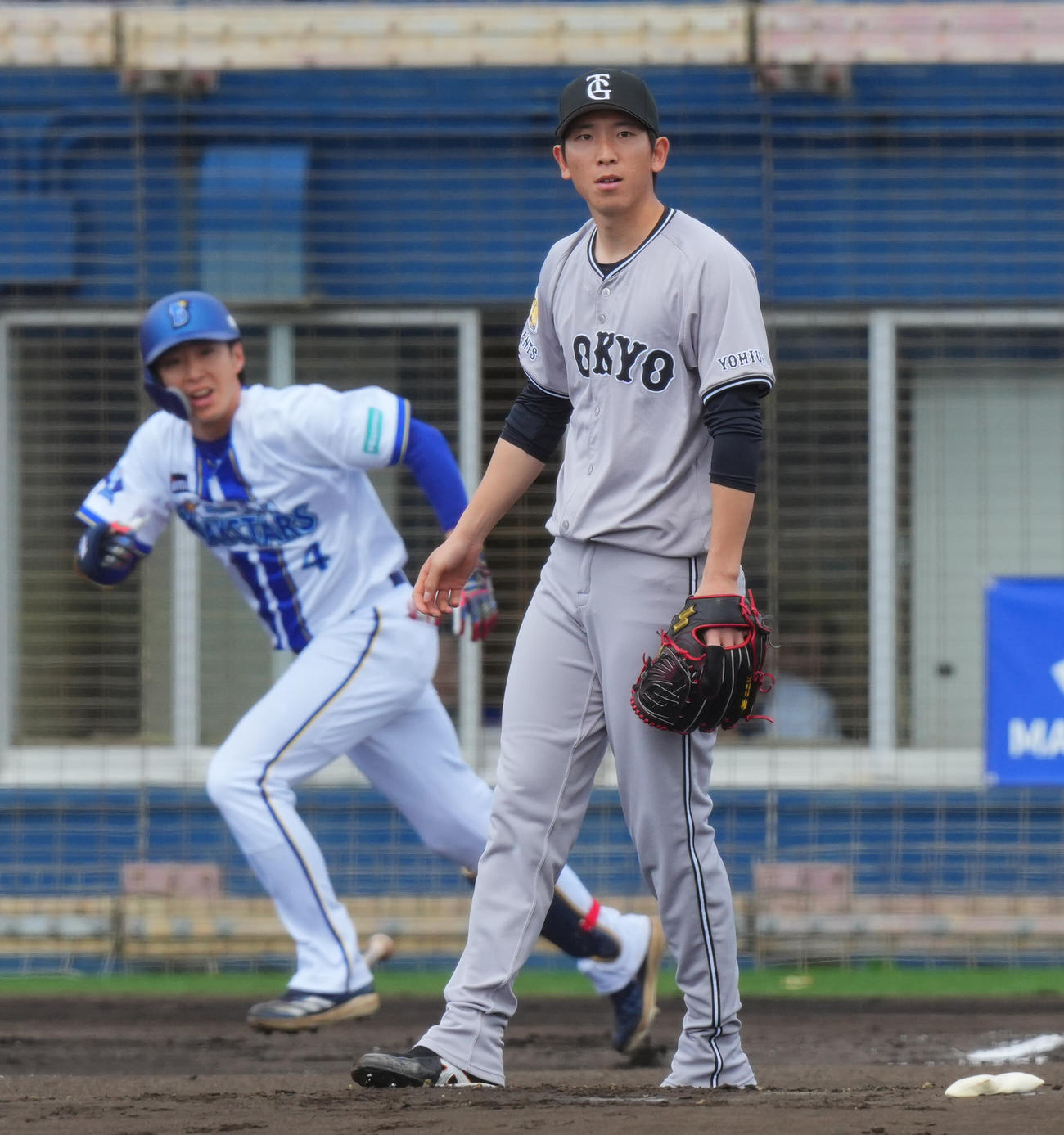 DeNA対巨人　1回裏DeNA無死、度会に中前打を許す戸郷（撮影・垰建太）