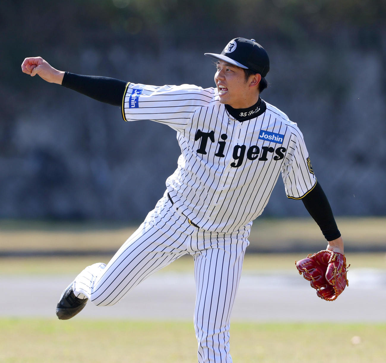 キャッチボールで声を上げる阪神才木（撮影・上山淳一）