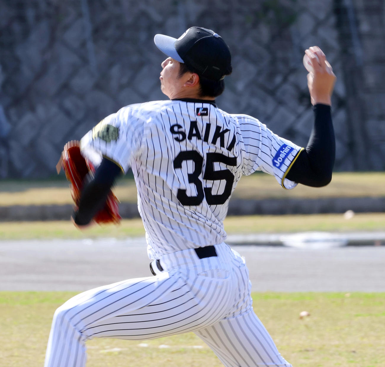 キャッチボールする阪神才木（撮影・上山淳一）