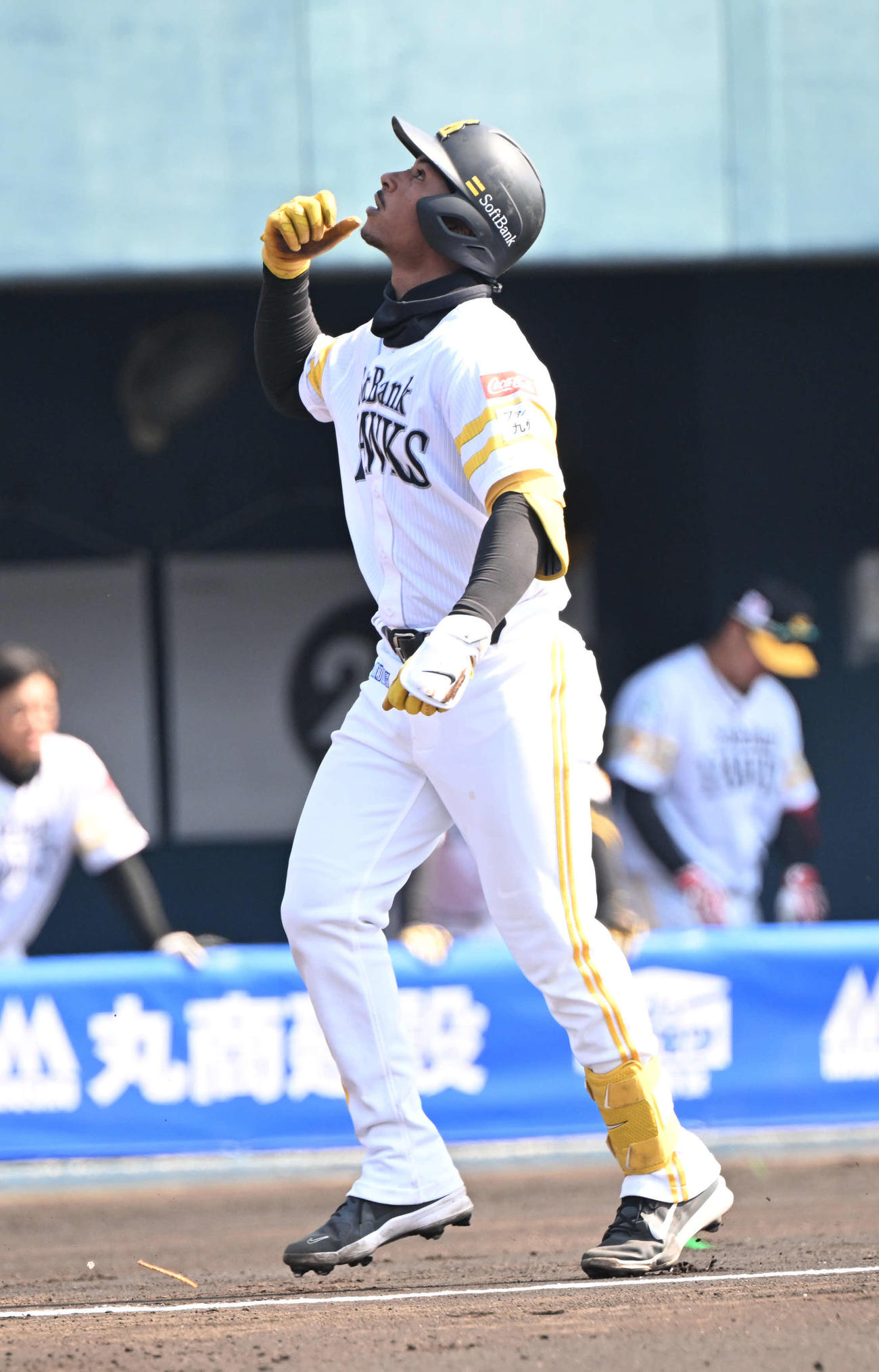 ソフトバンク対オリックス　1回裏ソフトバンク無死、ダウンズは左越え本塁打を放ち生還する（撮影・和賀正仁）