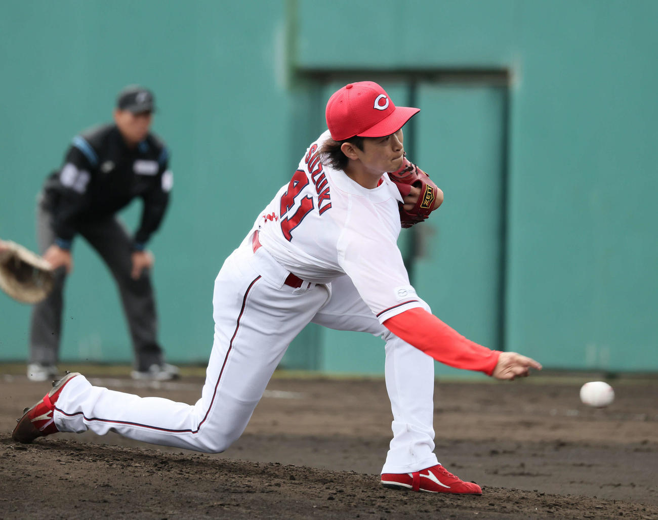 4回表KIA、広島2番手の鈴木（撮影・加藤孝規）