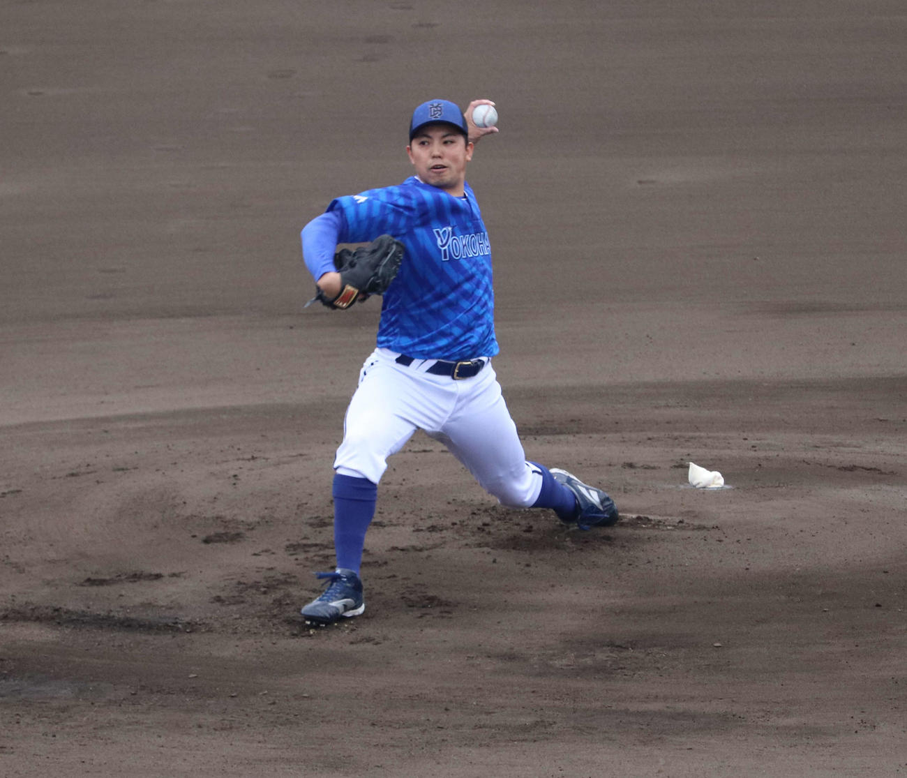 ライブBPに登板したDeNA東（撮影・小早川宗一郎）