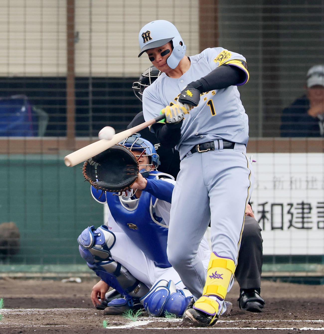 中日対阪神　1回表阪神1死一、三塁、森下は左越え3点本塁打を放つ（撮影・加藤哉）