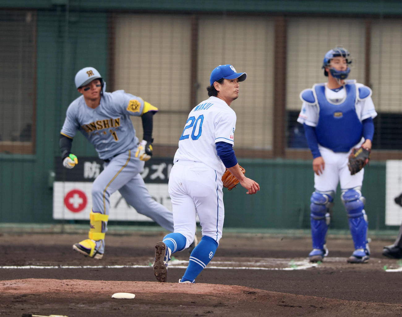 中日対阪神　1回表阪神1死一、三塁、涌井は森下に左越え3点本塁打を浴びる（撮影・加藤哉）