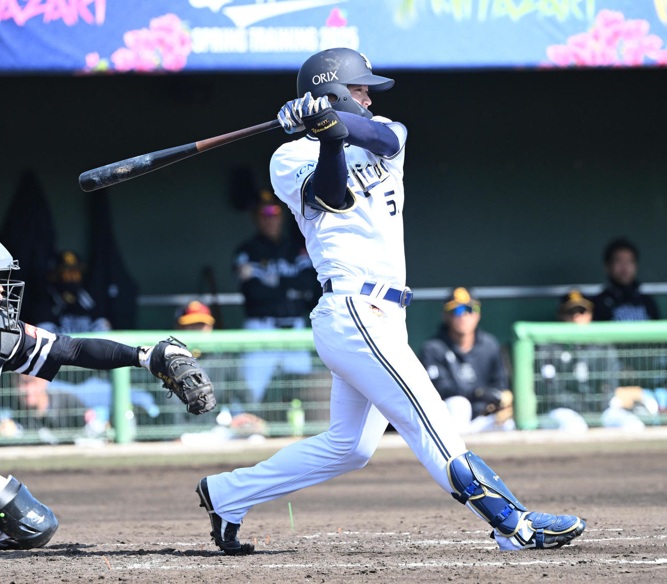 オリックス対ソフトバンク　2回裏オリックス1死一、三塁、右前適時打を放つ山中（撮影・和賀正仁）