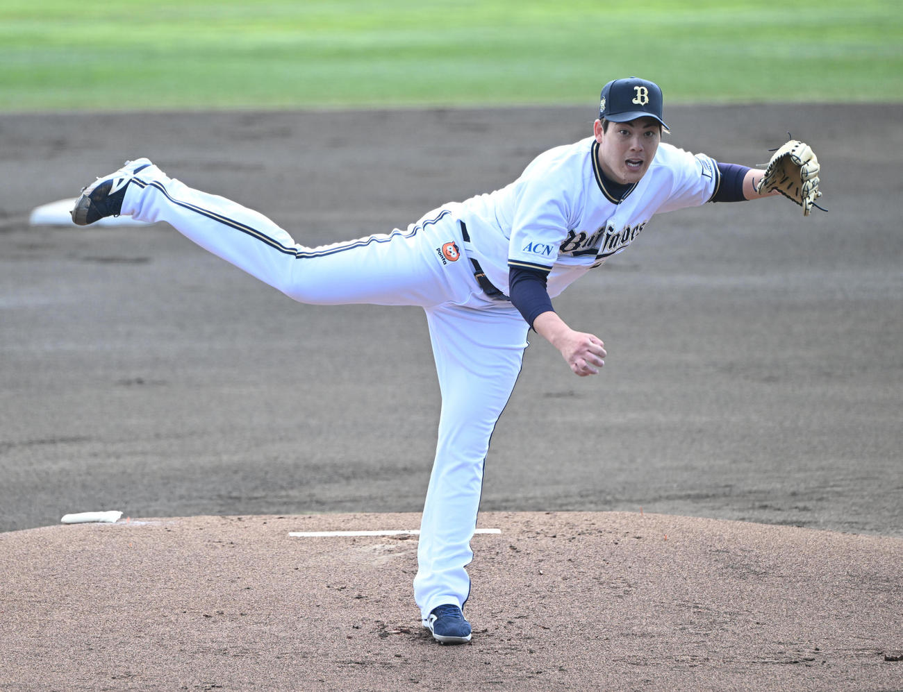 オリックス対ソフトバンク　先発するオリックス九里（撮影・和賀正仁）