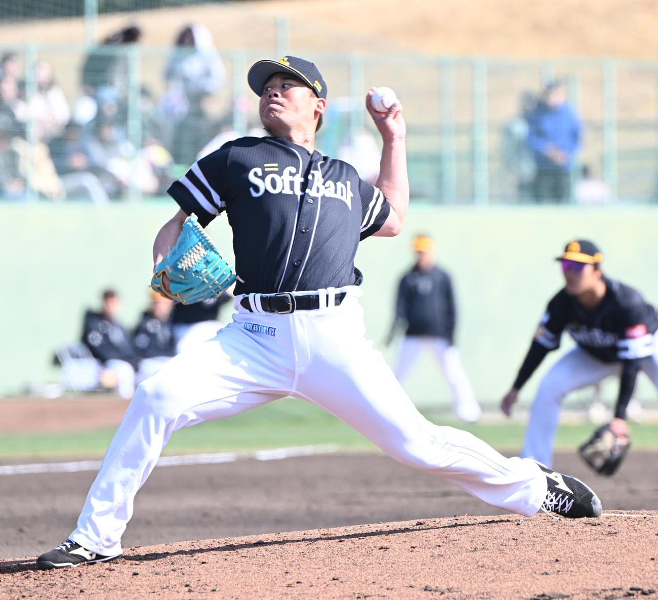 オリックス対ソフトバンク　3回に登板するソフトバンク浜口（撮影・和賀正仁）