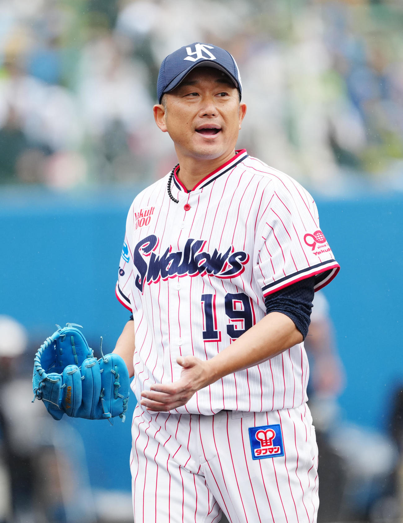 ヤクルト対DeNA 2回表終了後、ベンチに引き揚げるヤクルト先発の石川（撮影・江口和貴）