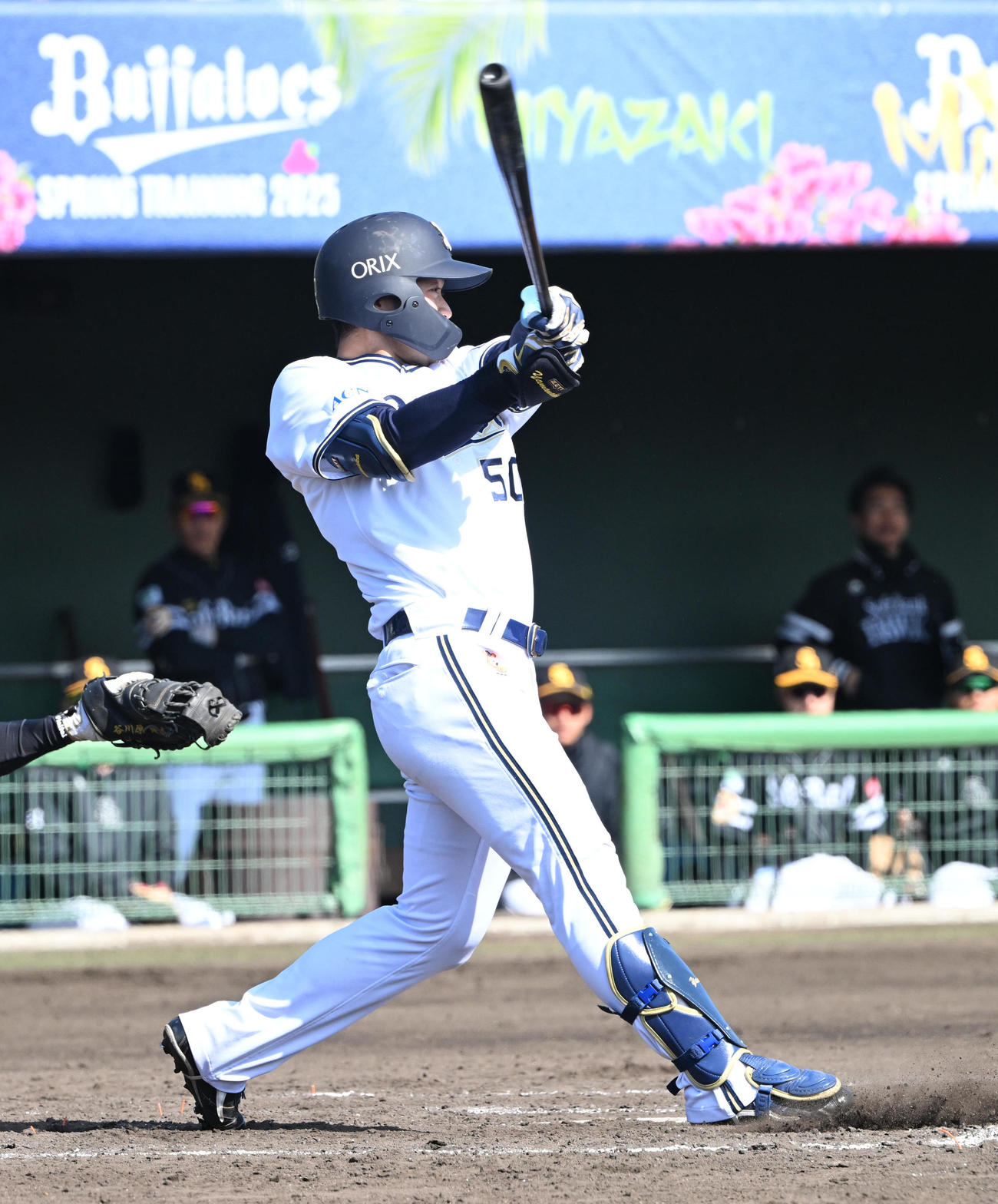 オリックス対ソフトバンク　3回裏オリックス1死一、二塁、中前適時打を放つ山中（撮影・和賀正仁）