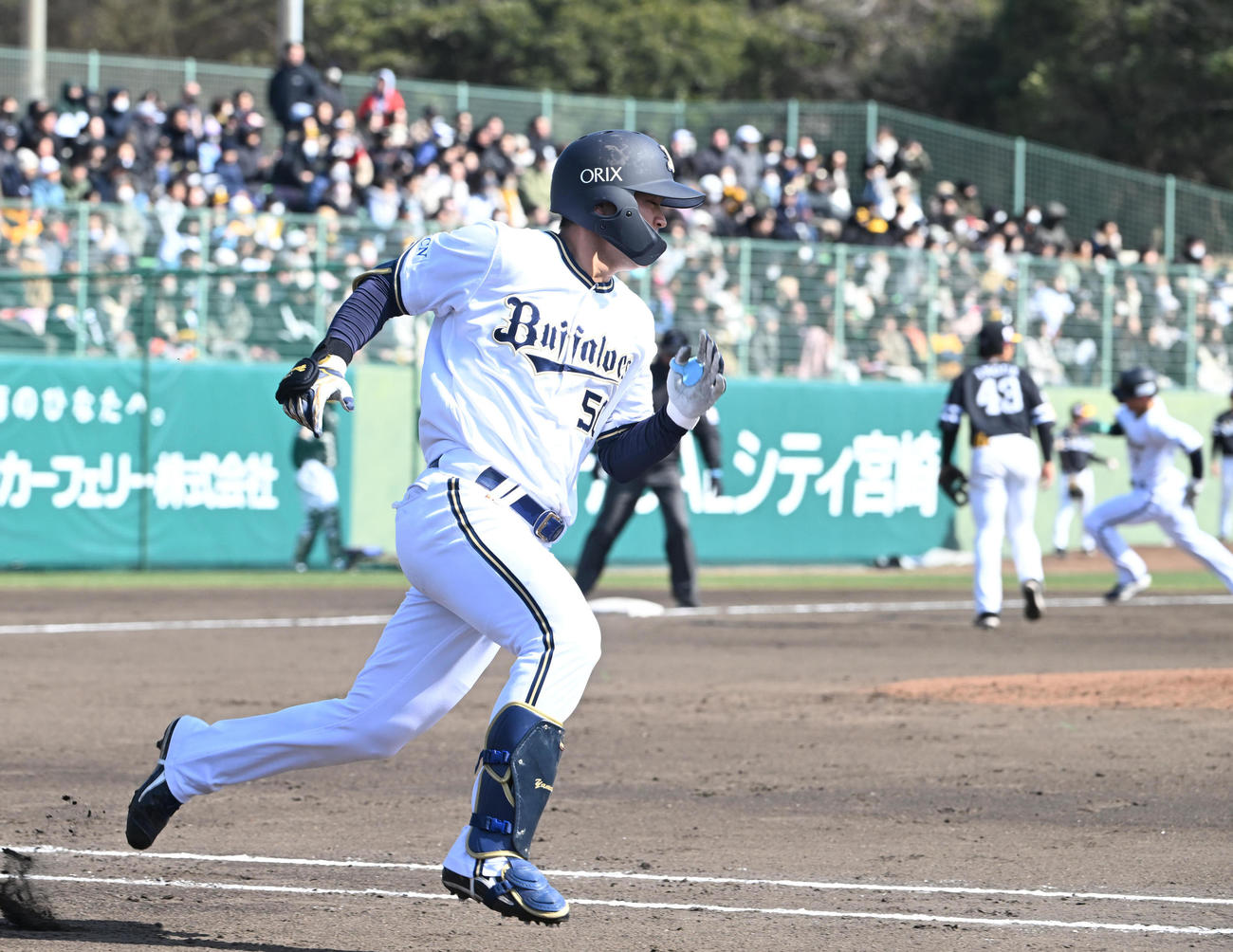 オリックス対ソフトバンク　3回裏オリックス1死一、二塁、中前適時打を放つ山中（撮影・和賀正仁）