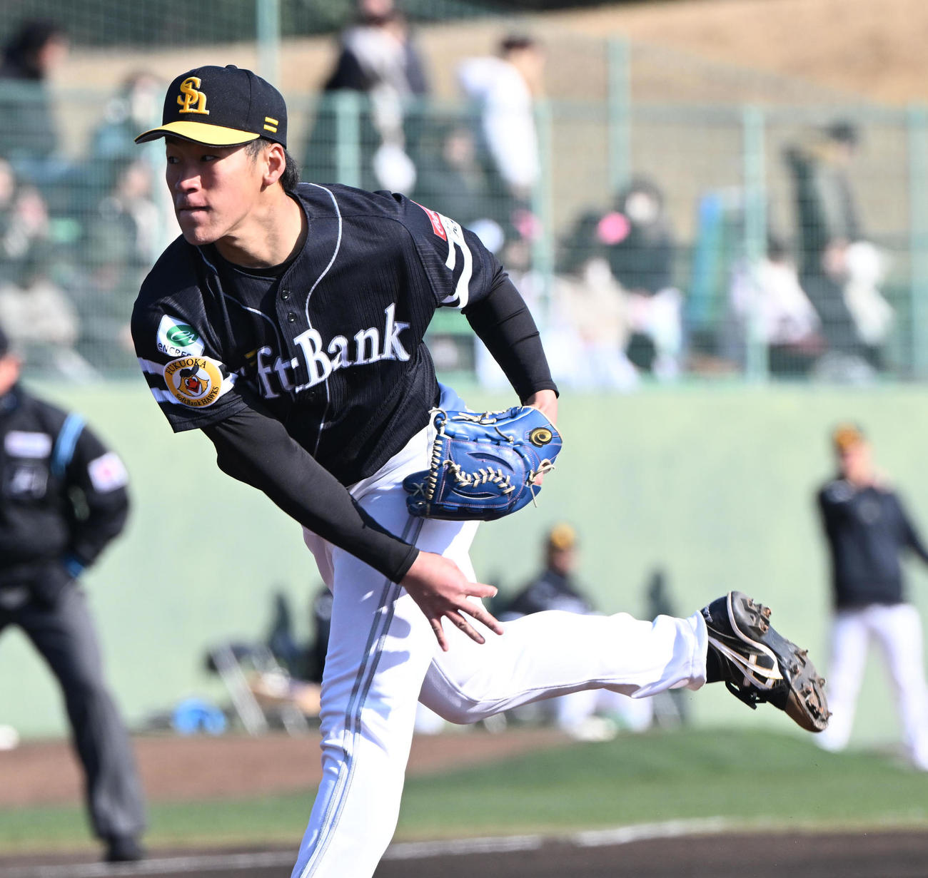 オリックス対ソフトバンク　6回に登板するソフトバンク岩崎（撮影・和賀正仁）