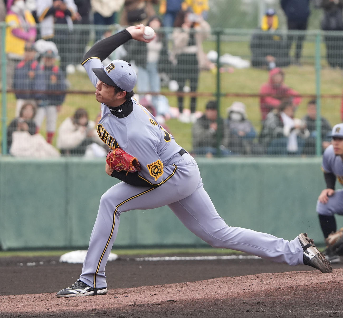 中日対阪神　1回裏、登板する阪神先発の才木（撮影・森本幸一）