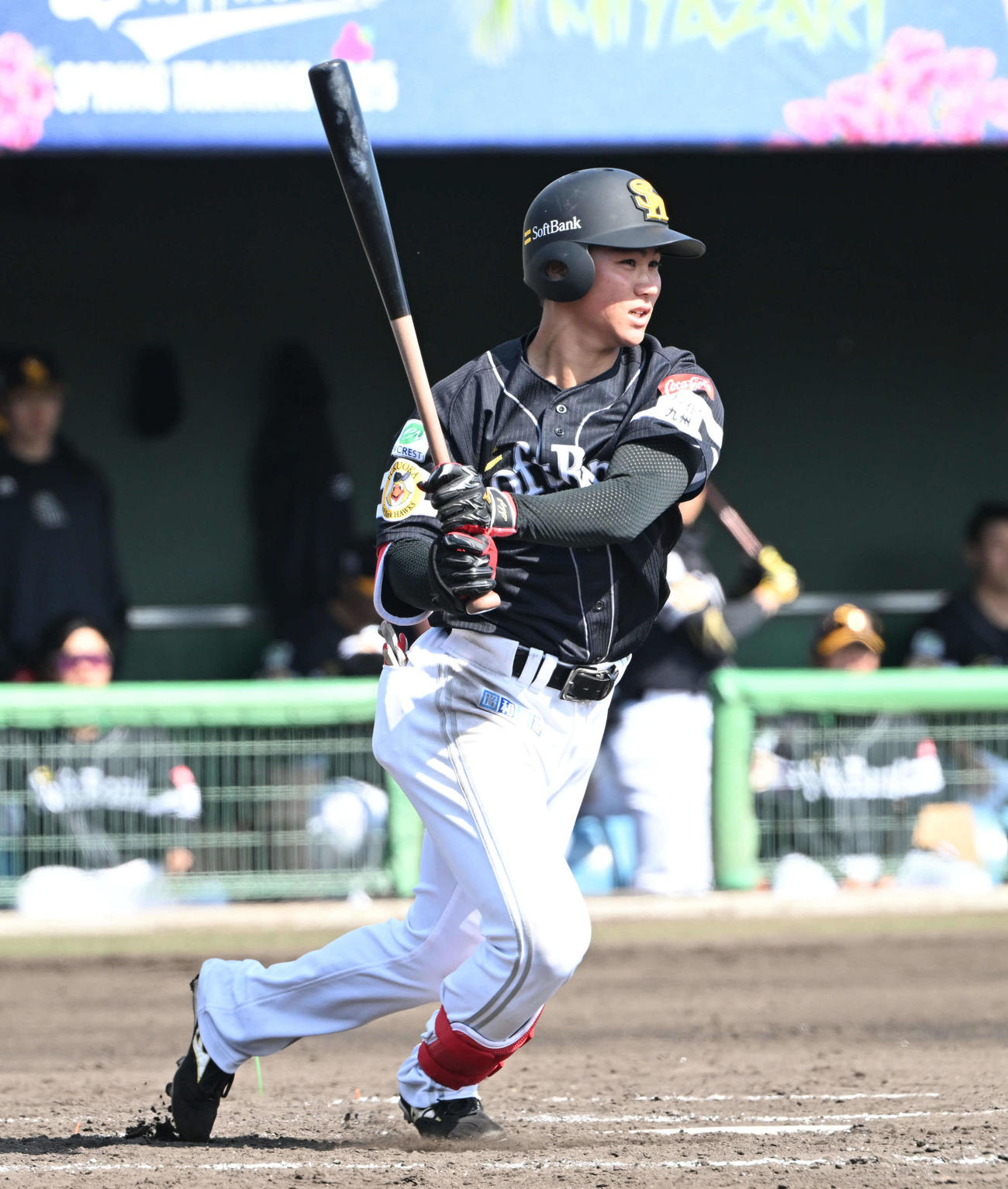 オリックス対ソフトバンク　3回表ソフトバンク無死、一塁強襲打を放つ庄子（撮影・和賀正仁）