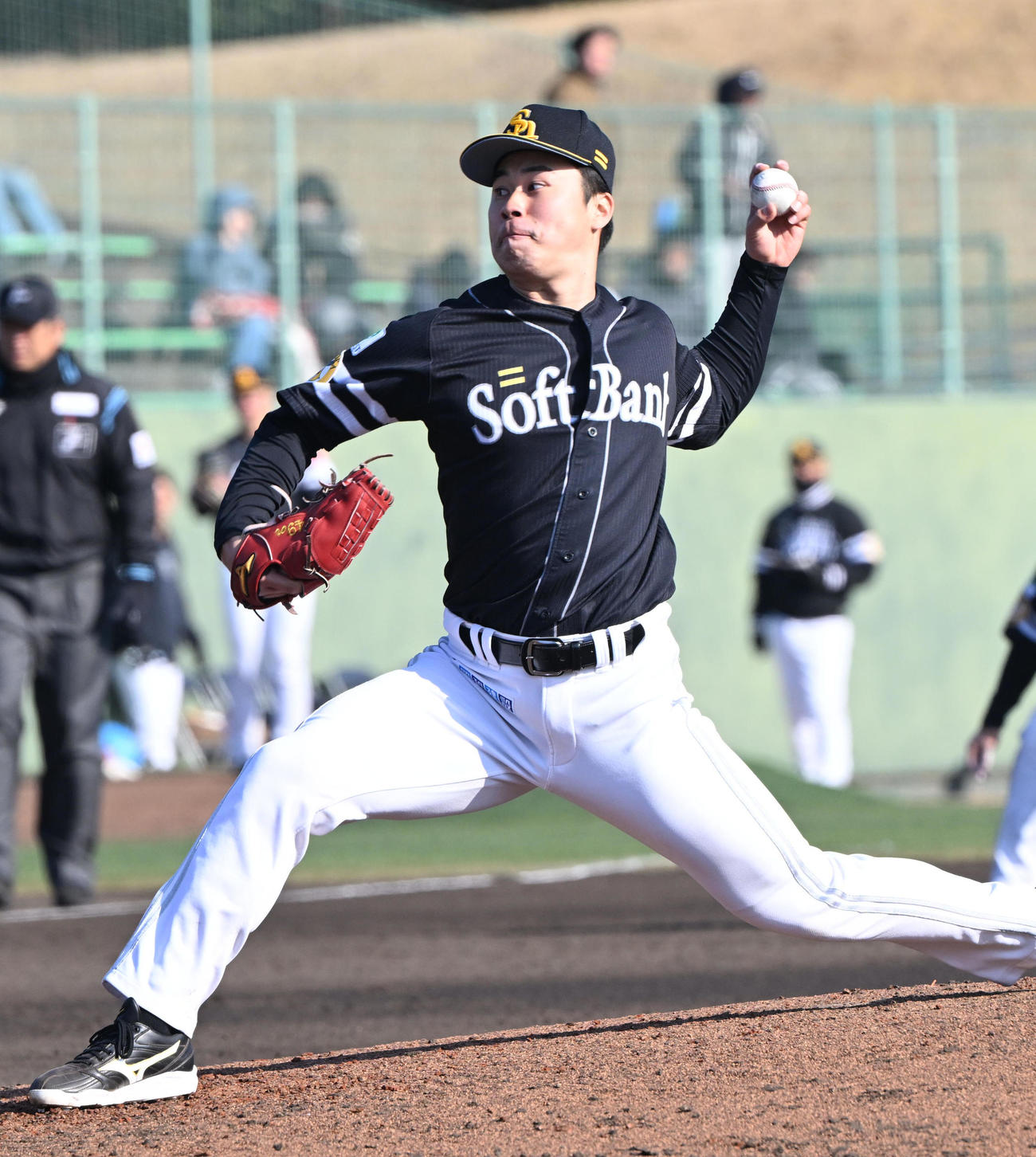 オリックス対ソフトバンク　7回に登板するソフトバンク松本（撮影・和賀正仁）