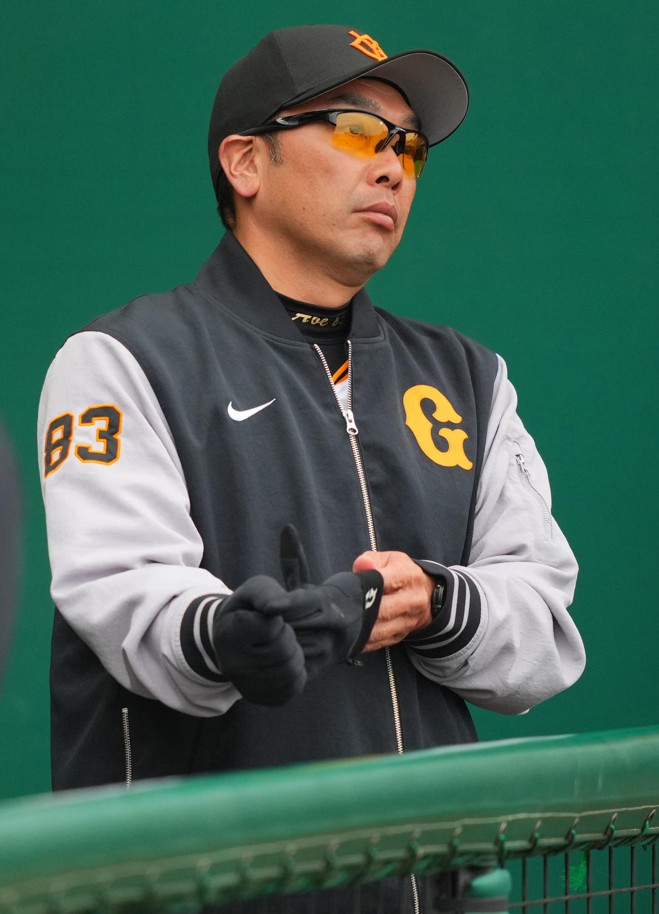 巨人対広島　8回裏の攻撃を無得点で終え厳しい表情の巨人阿部監督（撮影・垰建太）