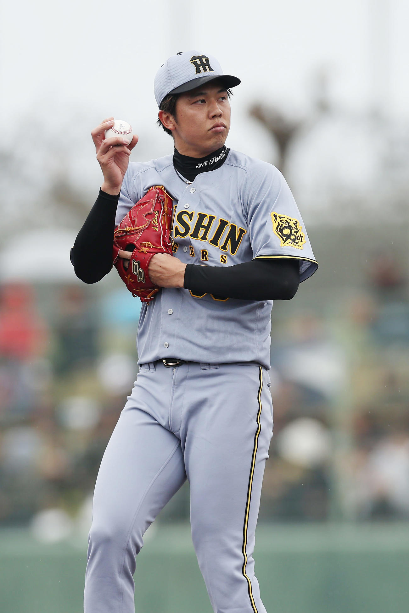 中日対阪神　2回裏中日2死二塁、岡林に同点適時二塁打を浴び、厳しい表情を見せる才木（撮影・前田充）