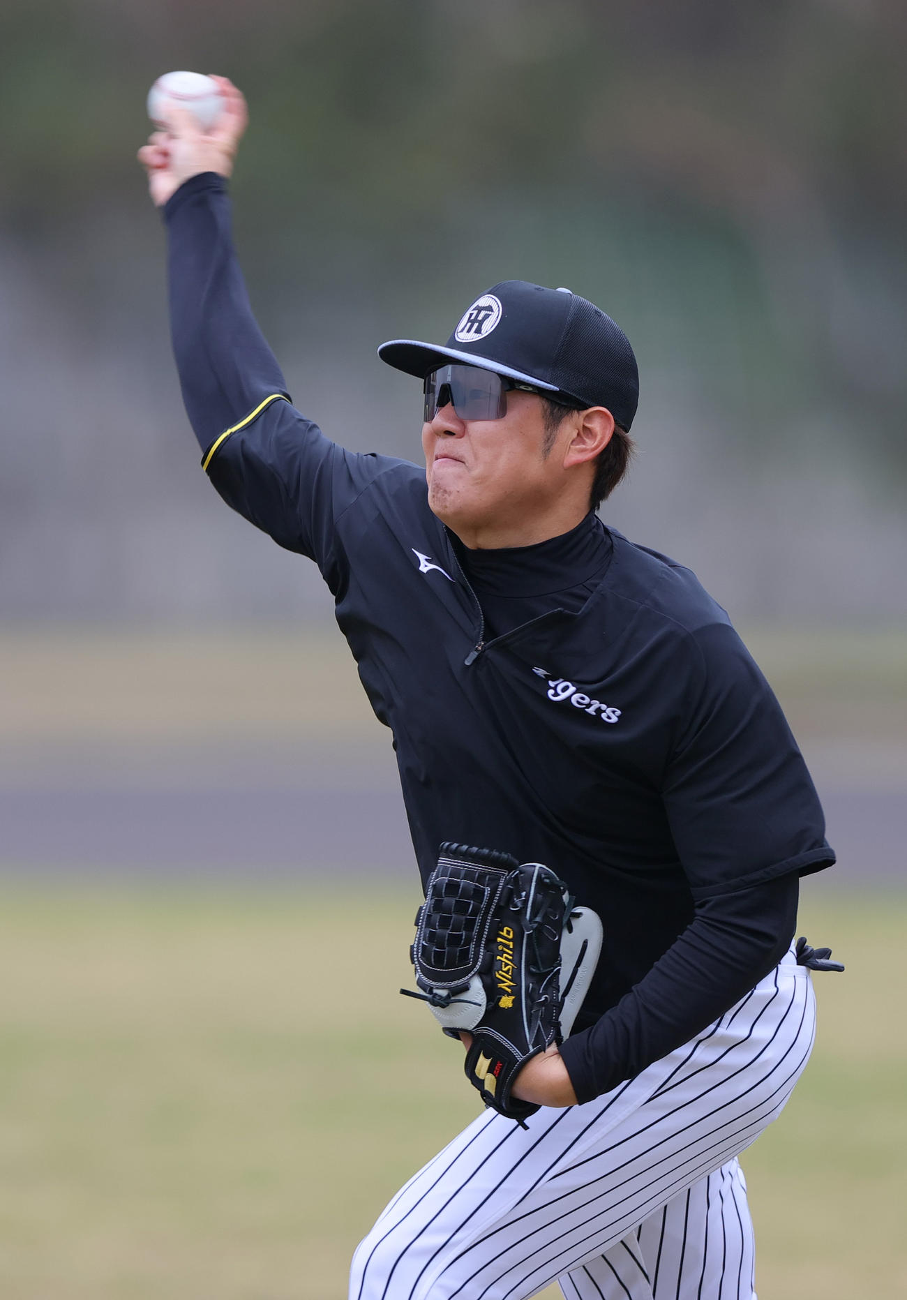 キャッチボールする阪神西勇（撮影・上山淳一）