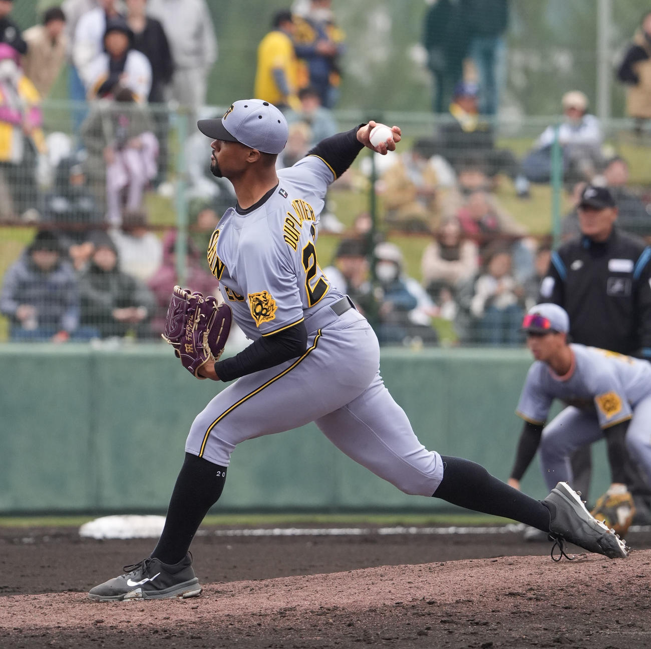 中日対阪神　5回裏、阪神3番手で登板するデュプランティエ（撮影・森本幸一）