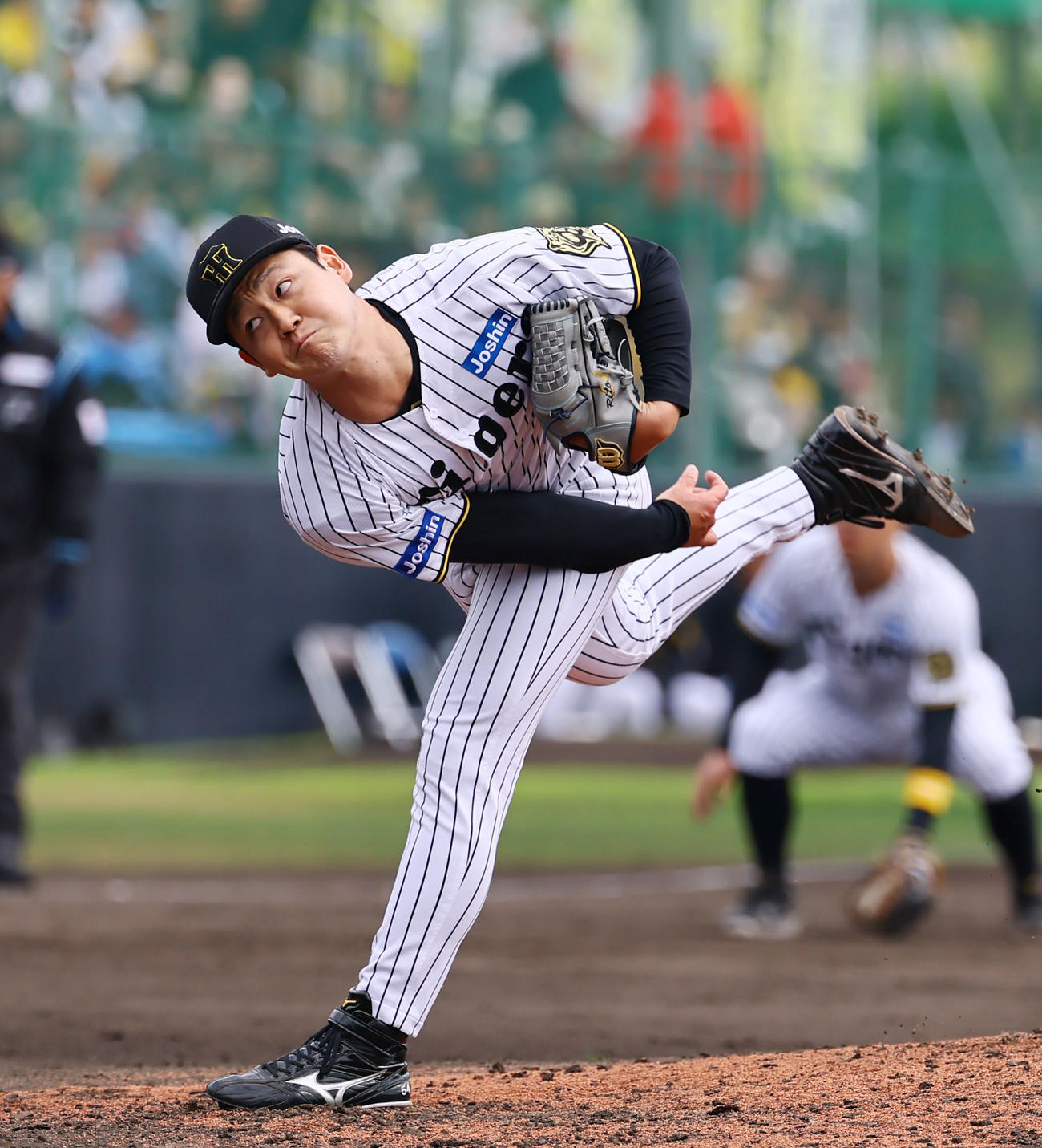 練習試合阪神対DeNA 5回、5番手で登板した阪神木下（撮影・藤尾明華）