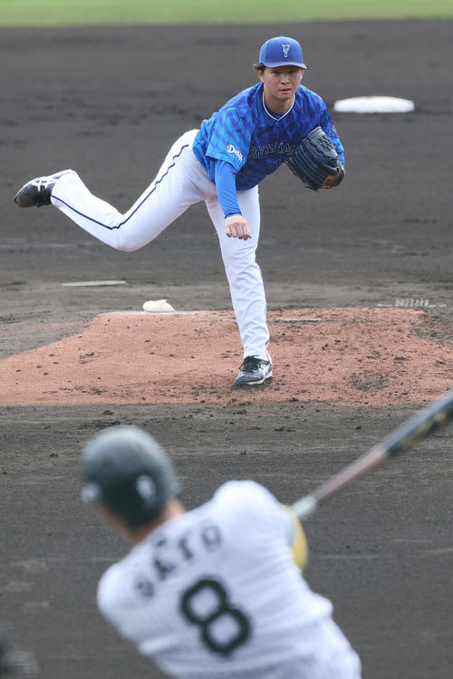 阪神対DeNA 1回裏阪神2死、佐藤輝を空振り三振に仕留める竹田（撮影・前田充）