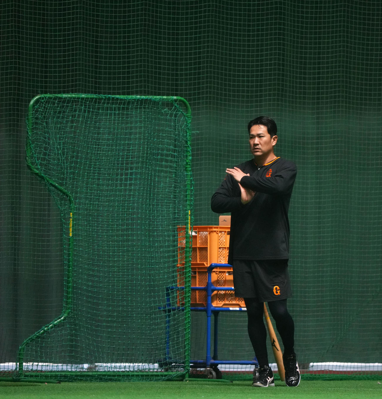 巨人対ロッテ　試合前、準備をする巨人田中将（撮影・横山健太）
