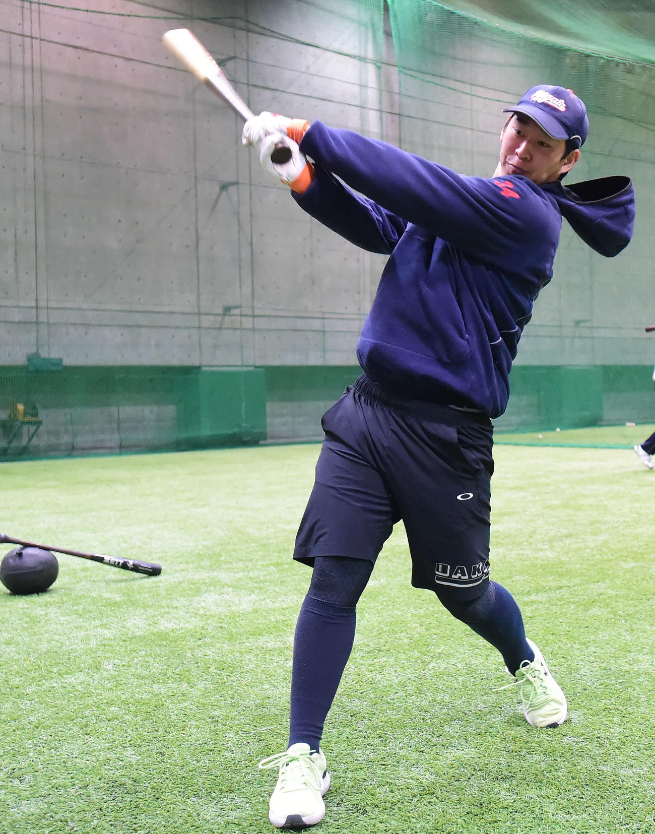 ティー打撃をする新潟大・田西