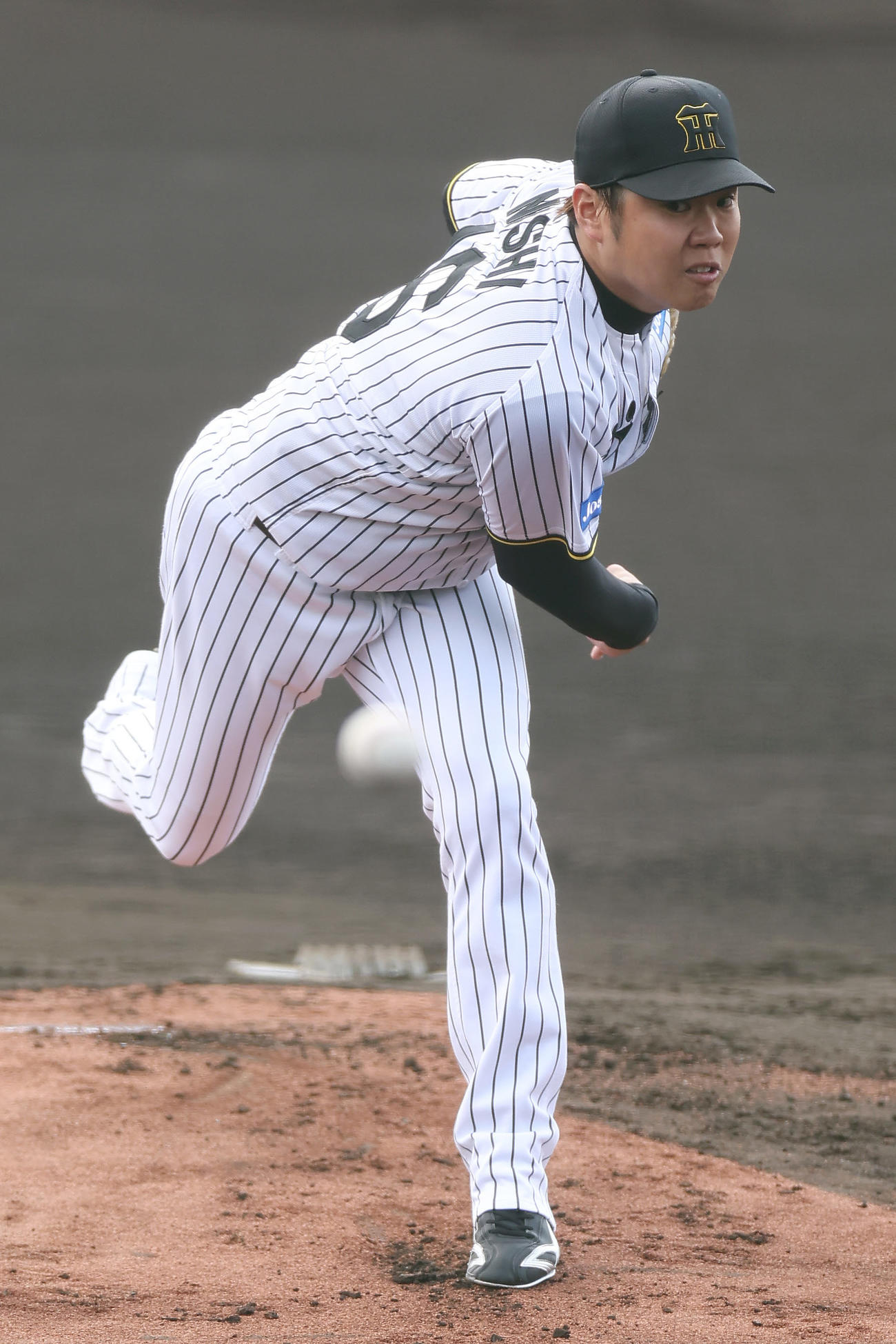 阪神対DeNA　力投する阪神先発の西勇（撮影・前田充）