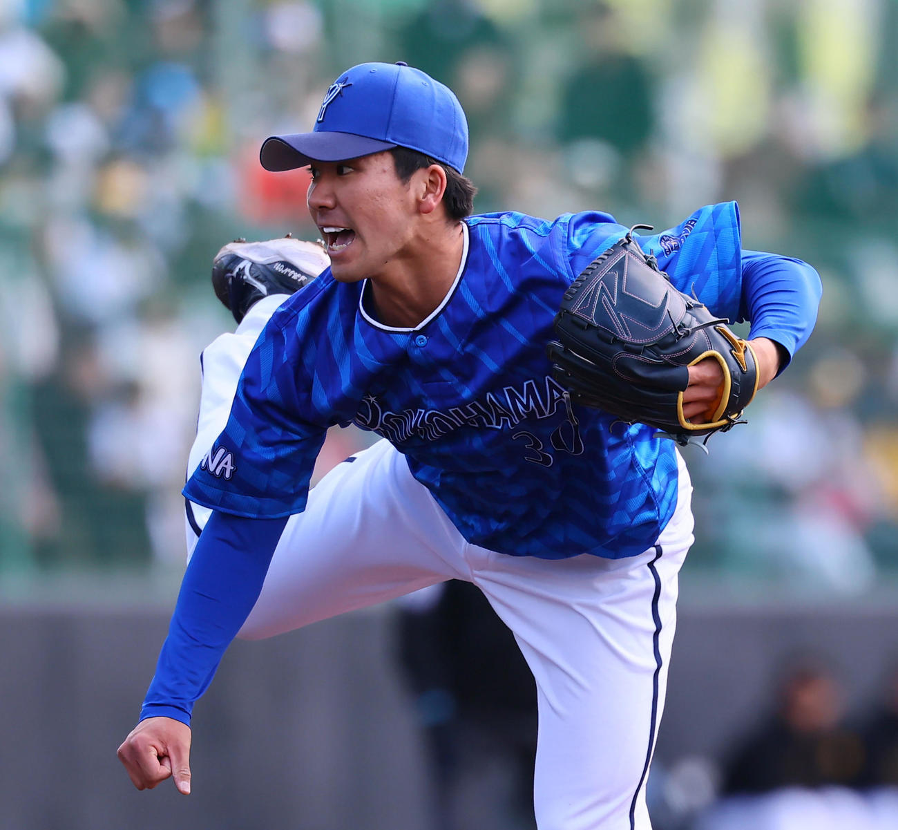 練習試合阪神対DeNA 2回、2番手で登板したDeNA篠木（撮影・藤尾明華）