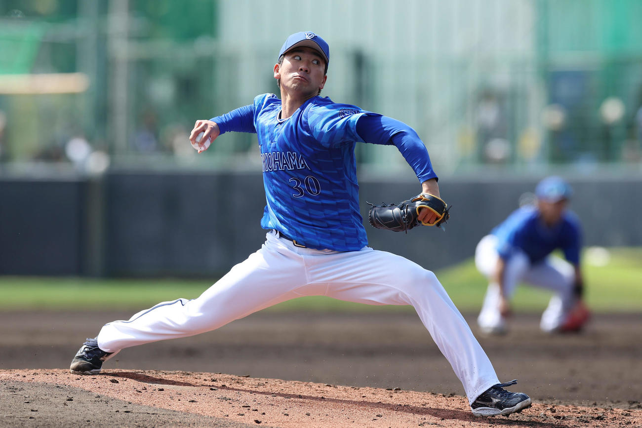 阪神対DeNA　力投するDeNA2番手の篠木（撮影・前田充）
