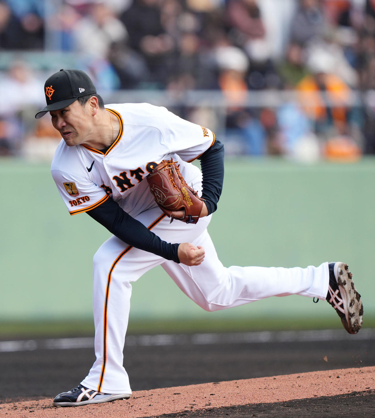巨人対ロッテ　力投する巨人先発の田中将（撮影・横山健太）