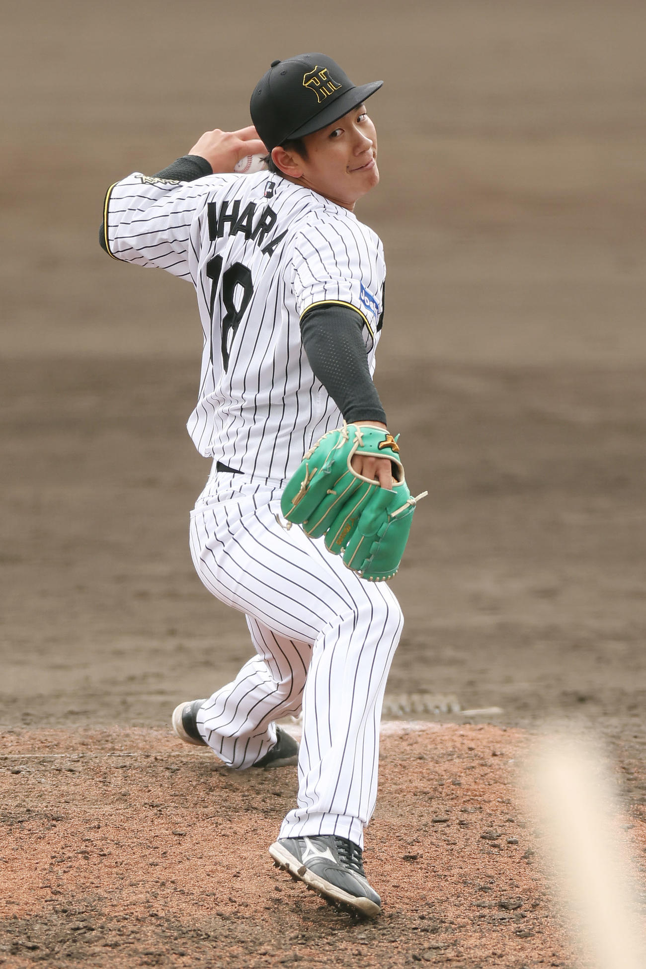 阪神対DeNA　力投する阪神8番手の伊原（撮影・前田充）