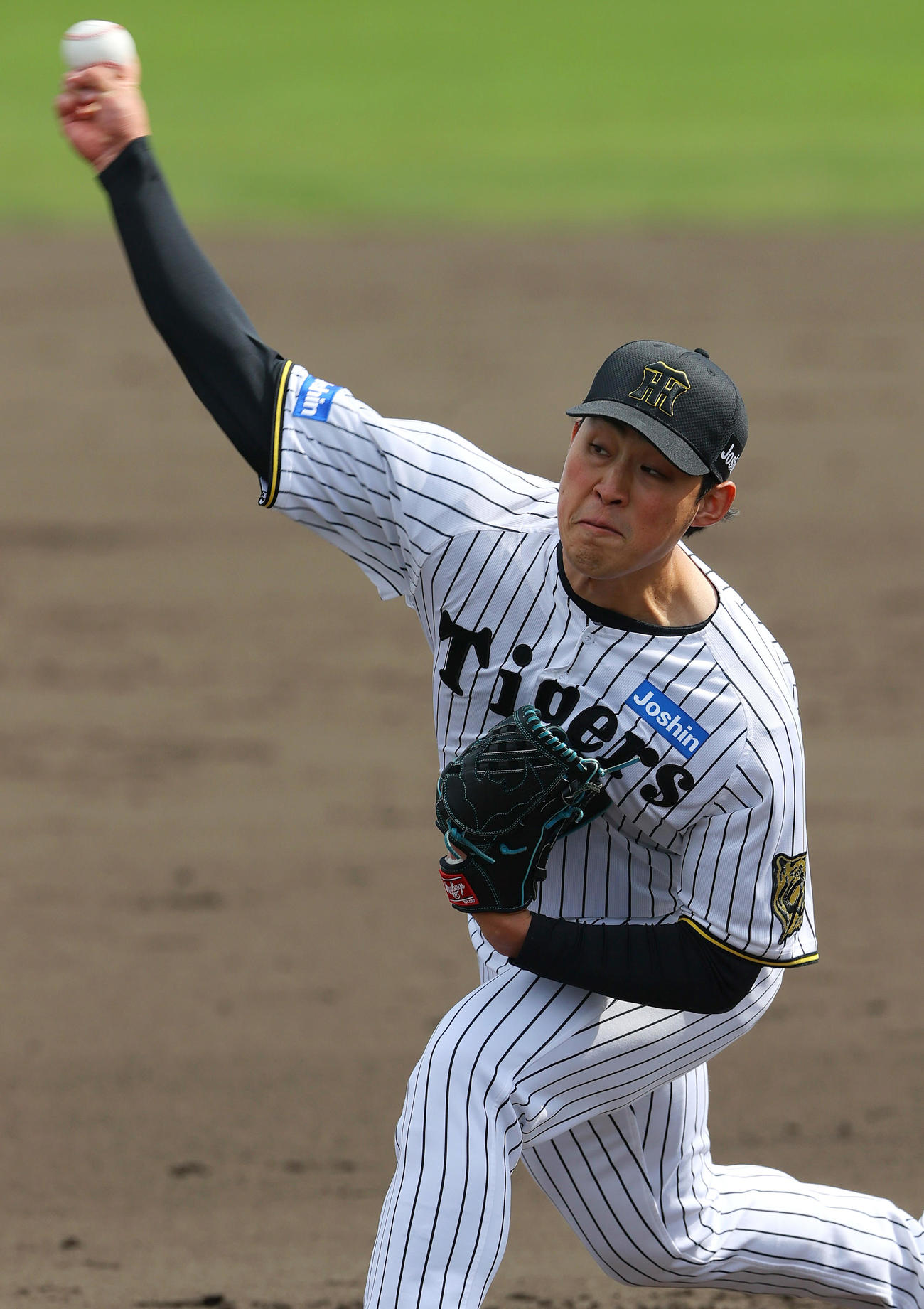 練習試合・阪神2軍対エナジック　5回、阪神4番手で登板の佐藤蓮（撮影・上山淳一）