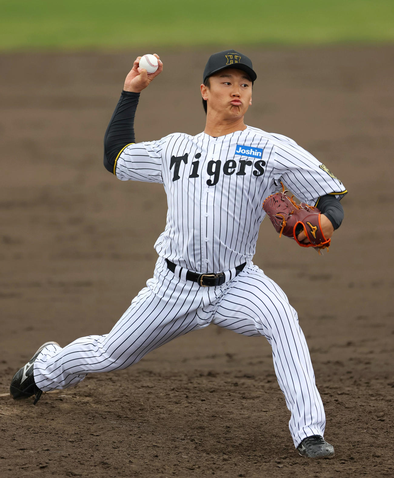 練習試合・阪神2軍対エナジック　8回、阪神6番手で登板の森木（撮影・上山淳一）