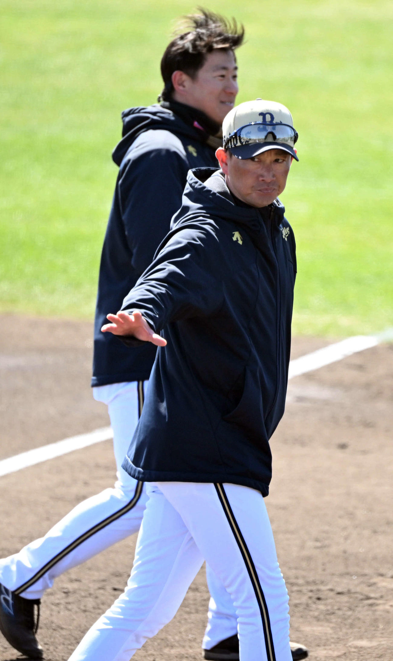 キャンプを一本締めで打ち上げたオリックス岸田監督（撮影・和賀正仁）