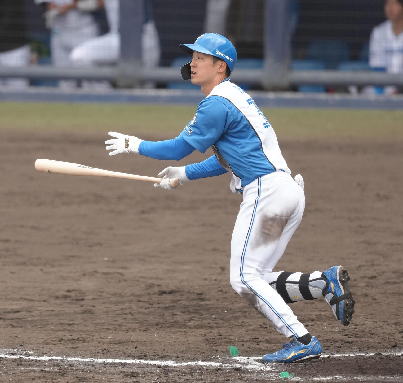 練習試合　日本ハム対台湾・味全　6回裏日本ハム1死一、三塁、石井は中越え3点本塁打を放つ（撮影・足立雅史）