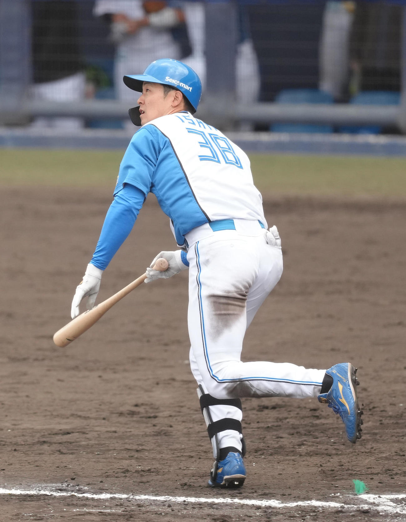 練習試合　日本ハム対台湾・味全　6回裏日本ハム1死一、三塁、石井は中越え3点本塁打を放つ（撮影・足立雅史）