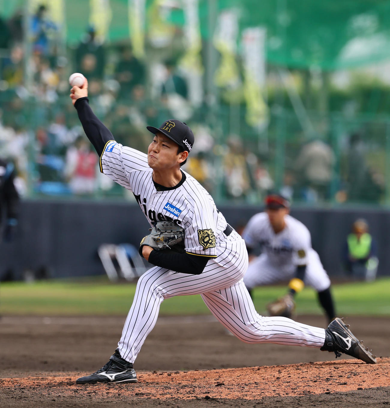 練習試合阪神対DeNA 5回、5番手で登板した阪神木下（撮影・藤尾明華）