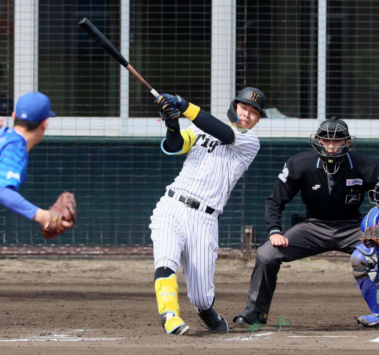 阪神対DeNA 6回裏阪神無死、佐藤輝は右前打を放つ（撮影・加藤哉）