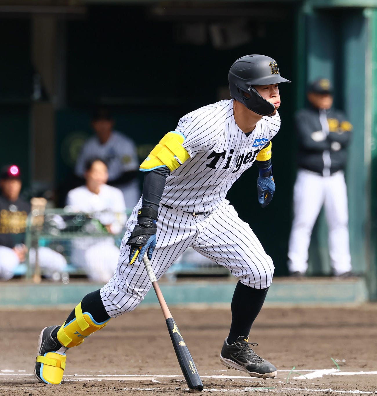 練習試合阪神対DeNA 6回裏阪神無死、佐藤輝は右前打を放つ（撮影・藤尾明華）