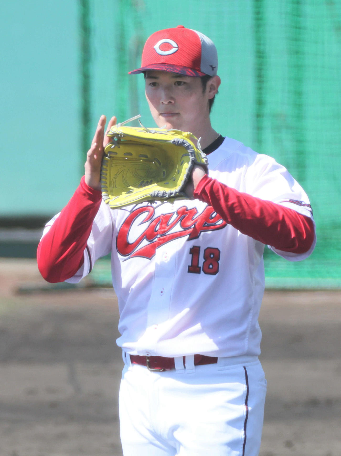 シート打撃で投げる広島森下（撮影・加藤孝規）