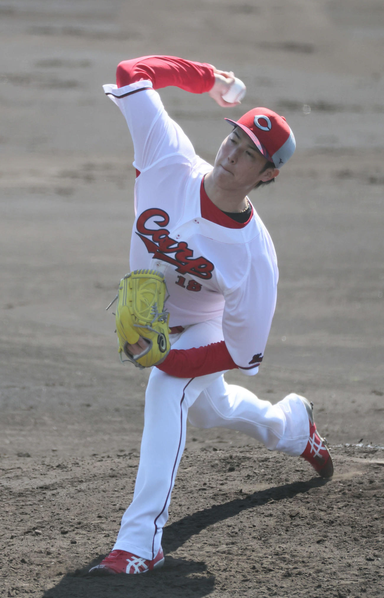 シート打撃で投げる広島森下（撮影・加藤孝規）